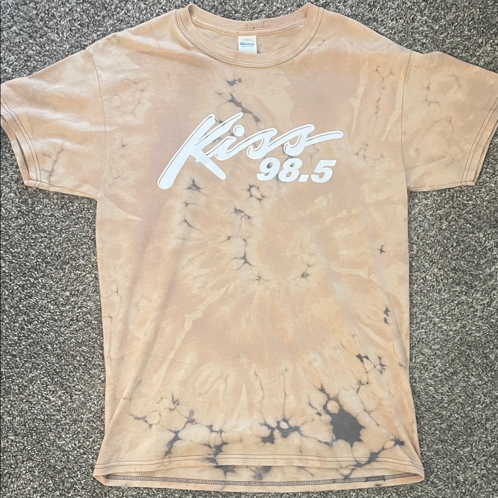 Kiss 98.5 Tie-Dye Graphic T-Shirt